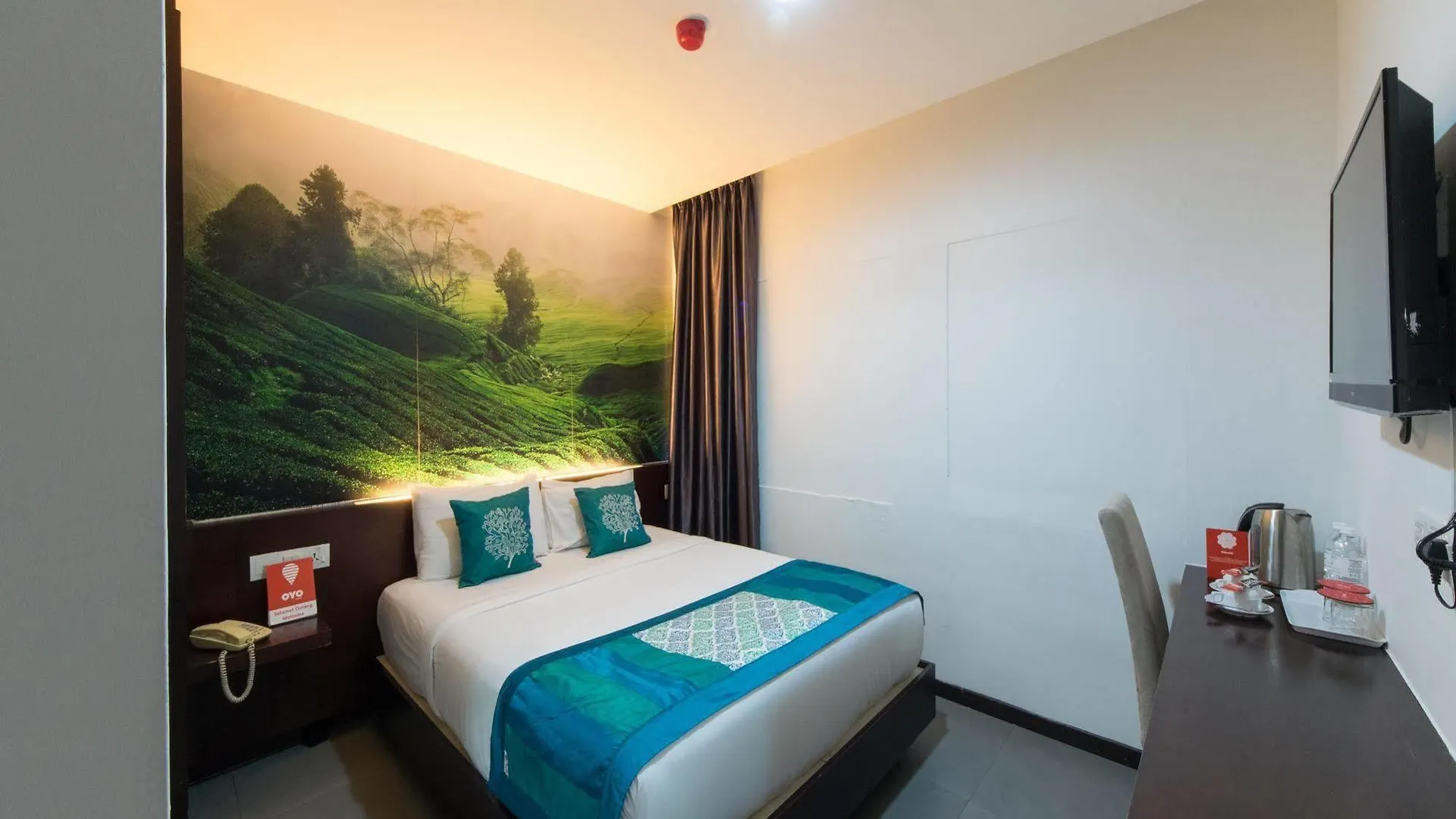 Oyo Rooms Masjid India Merdeka Square contacts
